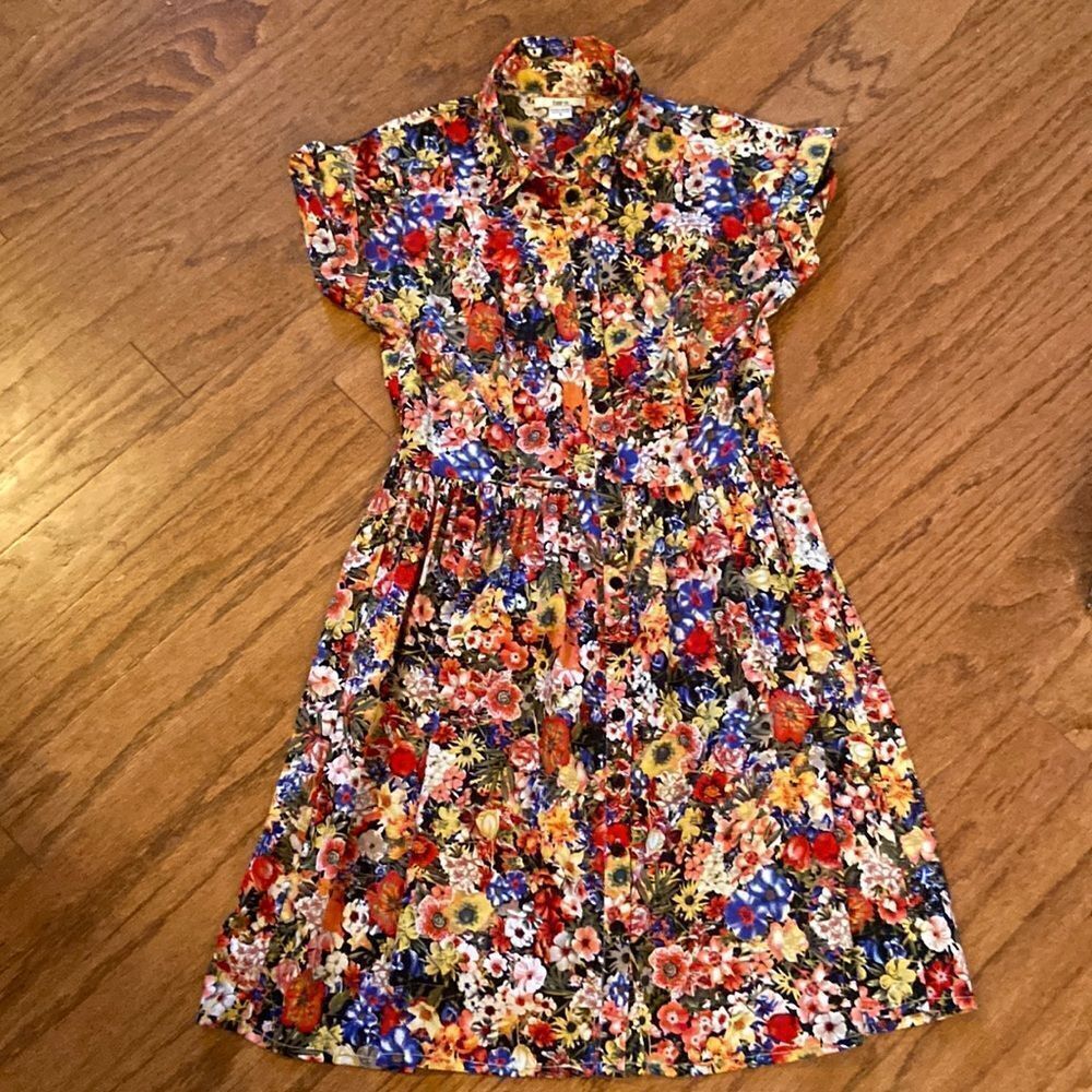 Bar lll floral dress size small, very soft, pretty floral pattern,100% polyester